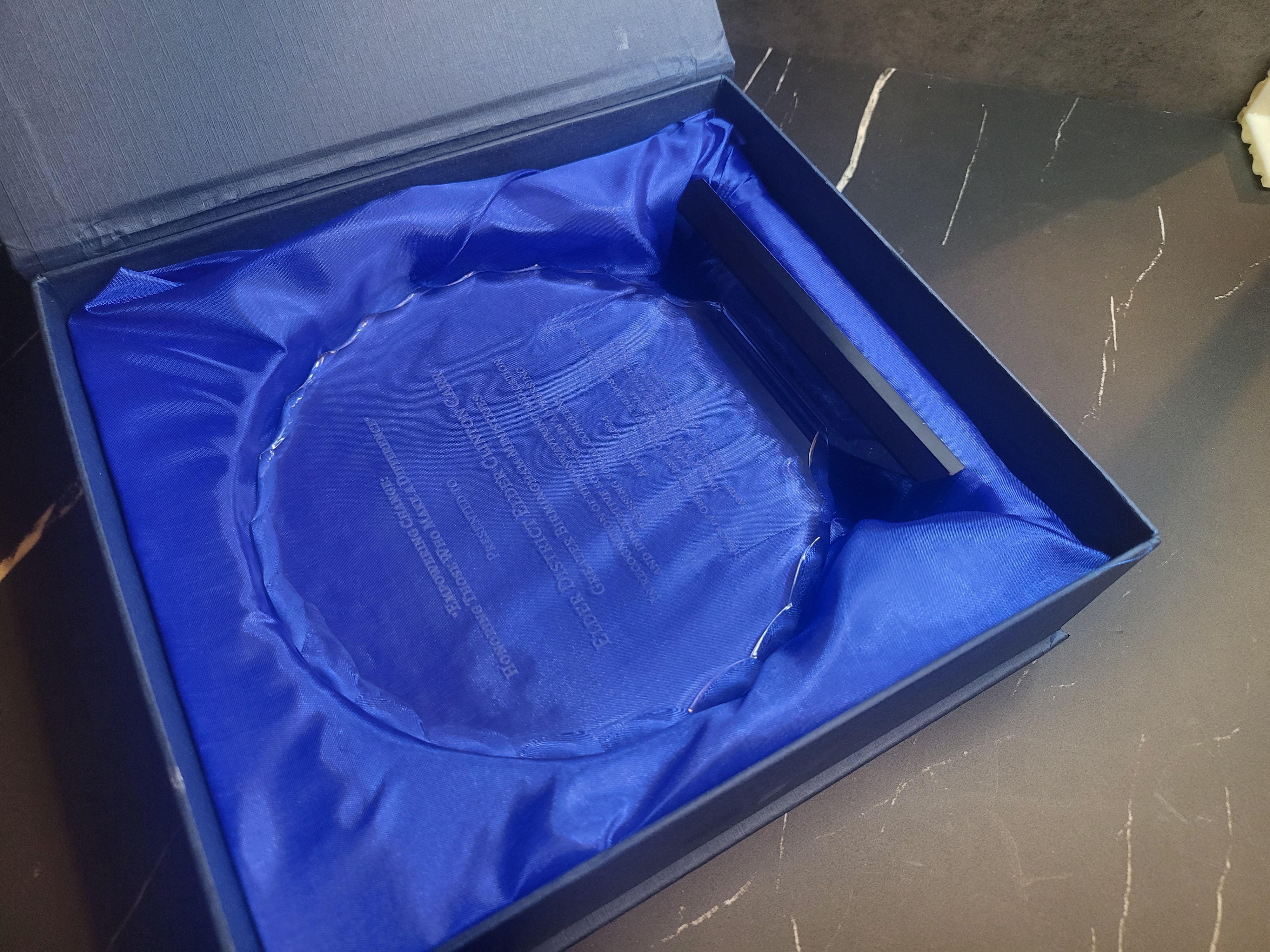 7 1/2" Round Facet Glass on Black Base